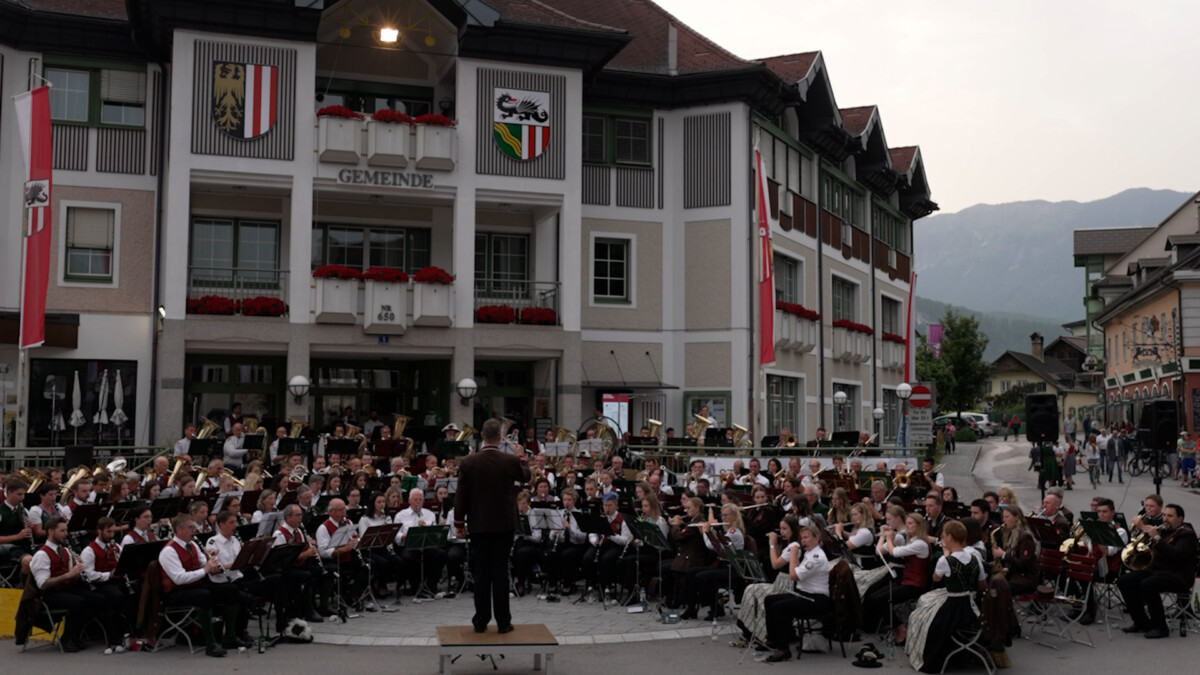 190 Jahre Bürgermusikkapelle Bad Goisern Die Große Pose in Bad Goisern